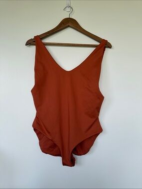 LONDRE The Minimalist Swimsuit in Rust Red One-Piece Swimsuit